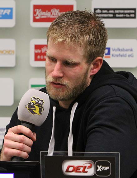 Daniel Pietta bei der Pressekonferenz nach dem Spiel gegen Hamburg.