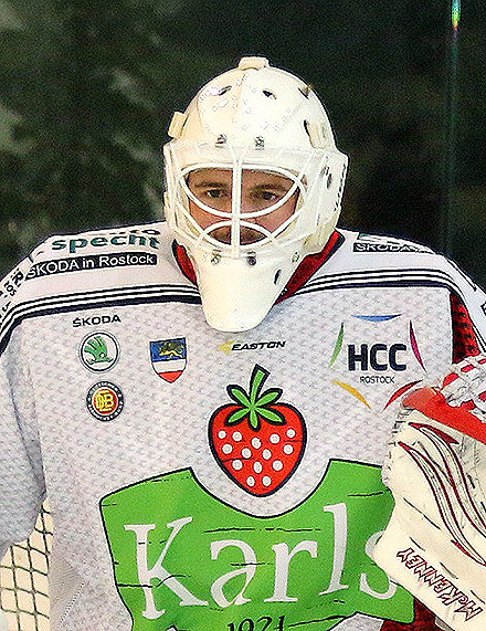 Dustin Haloschan verlngerte seinen Vertrag in Rostock.