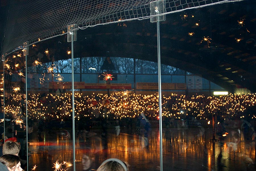 Das Eisstadion am Pferdeturm mit Blick auf die Nordkurve.