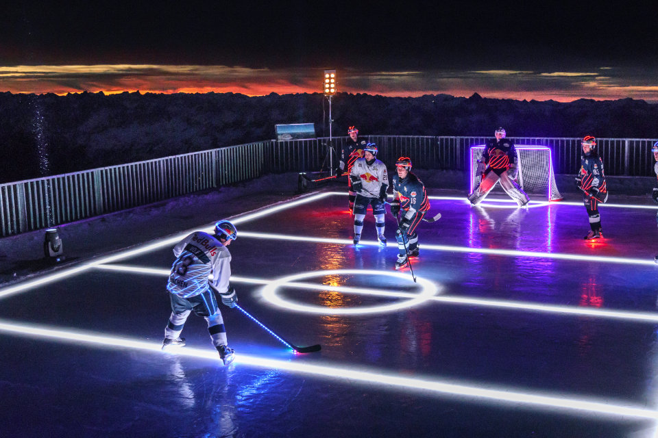 Eishockey auf der Zugspitze.