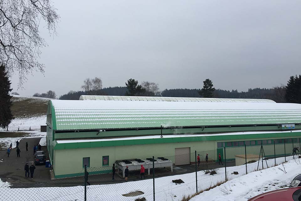 Die Eishalle in Schnheide bleibt erstmal ohne Eisbereitung.
