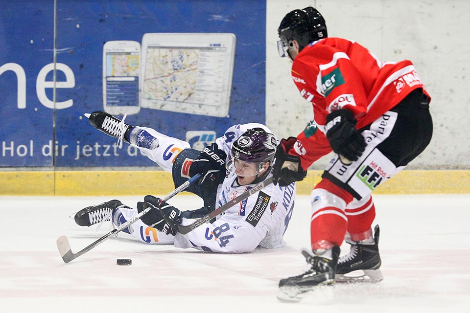 Die Kassel Huskies sind beim Hessen-Derby in Bad Nauheim ausgerutscht.