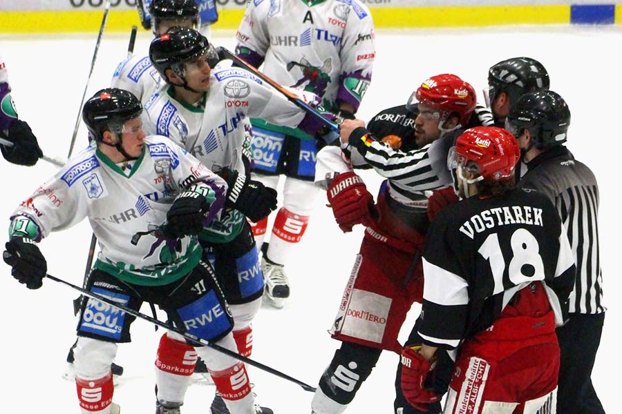 Handfeste Auseinandersetzung beim Spiel Halle gegen Essen.