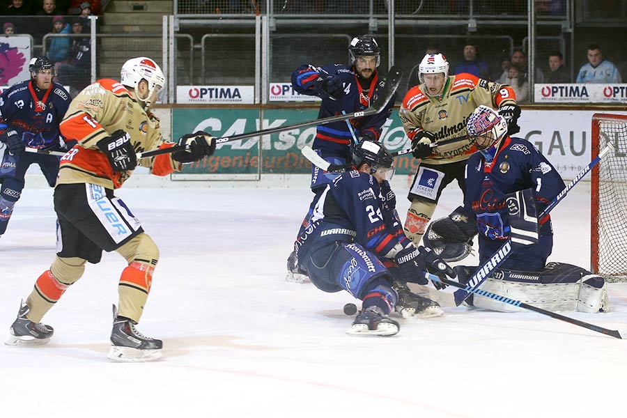 Torchance fr den EV Regensburg im Spiel bei den Selber Wlfen.