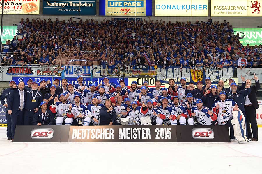 Das Siegerfoto der Adler Mannheim.