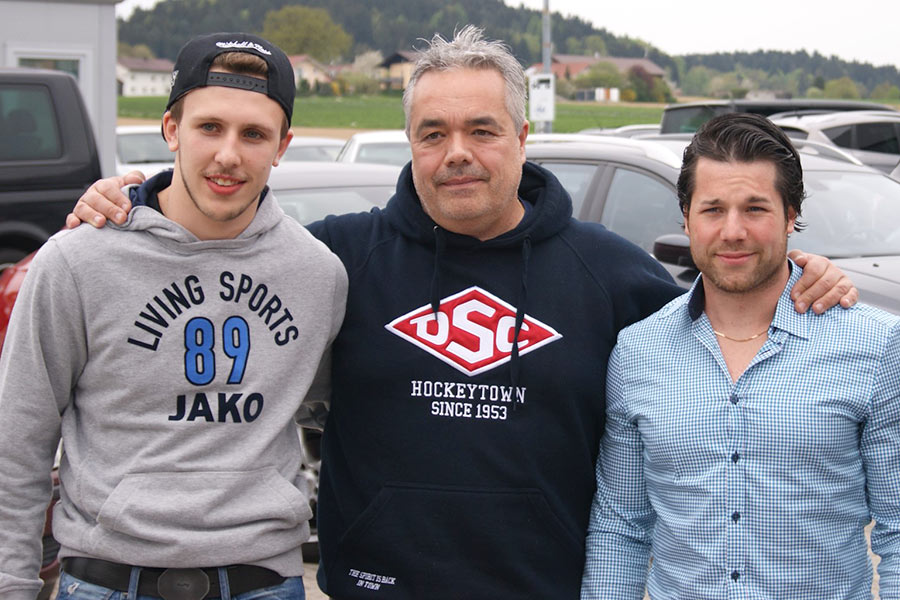 Neuzugang Philipp Müller, Vorstand Artur Frank, Neuzugang Andrew Schembri. Neuzugang Philipp Müller, Vorstand Artur Frank, Neuzugang Andrew Schembri.