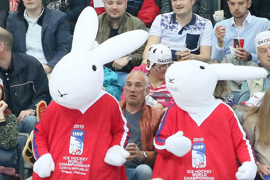 Die Maskottchen Bob und Bobek.