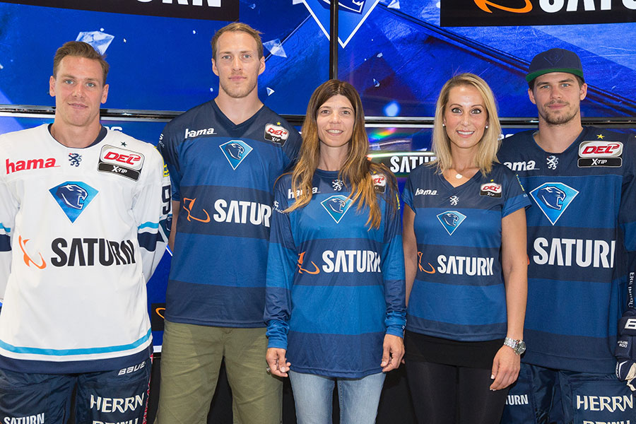 Die neuen Trikots des ERC Ingolstadt.