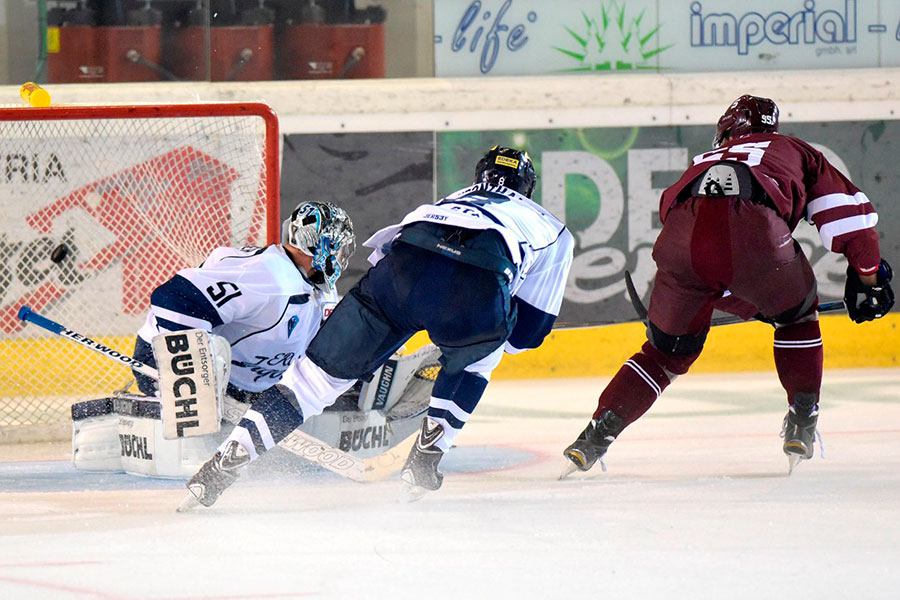 Tor zum zwischenzeitlichen 1:1 fr Sparta Prag gegen den ERC Ingolstadt durch ex-Panther Robert Sabolic.