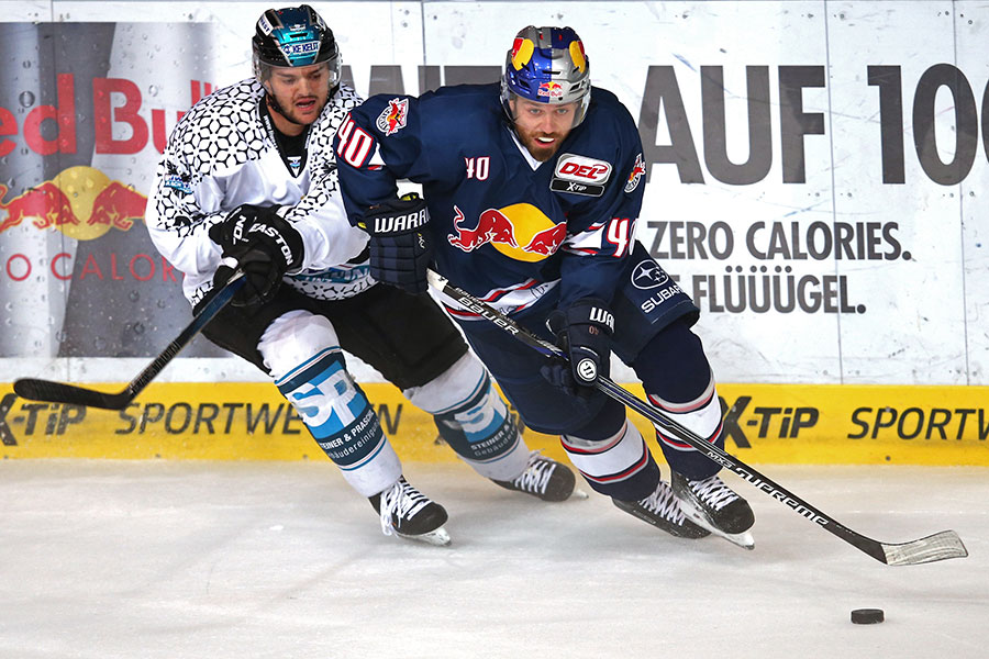Black Wing Bernhard Fechtig im Duell mit Müchens Daniel Sparre. Black Wing Bernhard Fechtig im Duell mit Müchens Daniel Sparre.