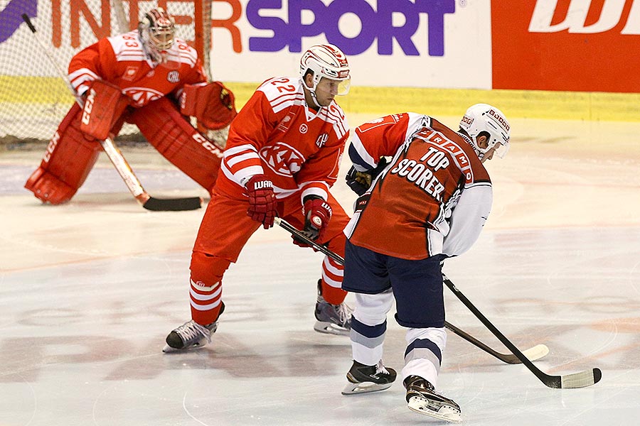 Torchance fr Michael Wolf beim Gastspiel Mnchens in Klagenfurt.