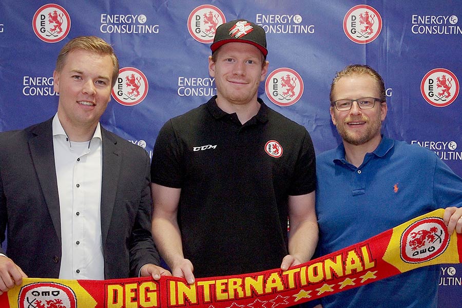 DEG-Gesch�ftsf�hrer Paul Specht, Bernhard Ebner und Trainer Christof Kreutzer.