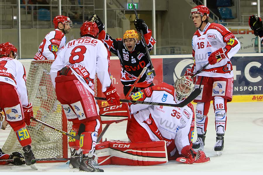 David Zucker jubelt ber sein Tor zum 4:1 fr die Fischtown Pinguins.