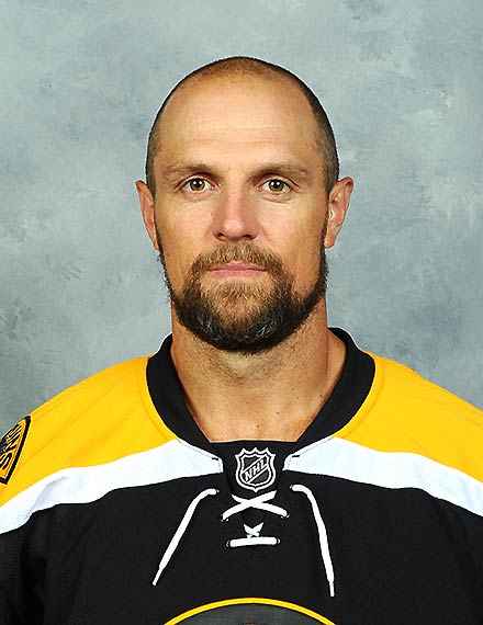 Dennis Seidenberg noch im Trikot der Boston Bruins.