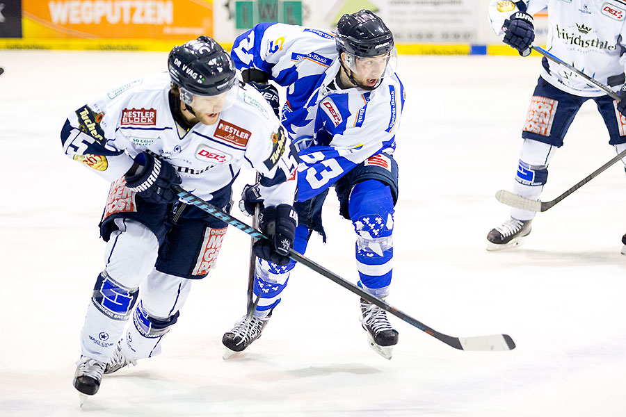 Eislöwe Mark Cullen vor Husky Thomas Merl. Eislöwe Mark Cullen vor Husky Thomas Merl.
