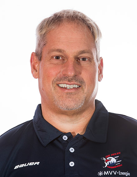 Mannheims Teamarzt Dr. Matthias Spengler ist mit dem Gr�nder des Spengler Cup verwandt.