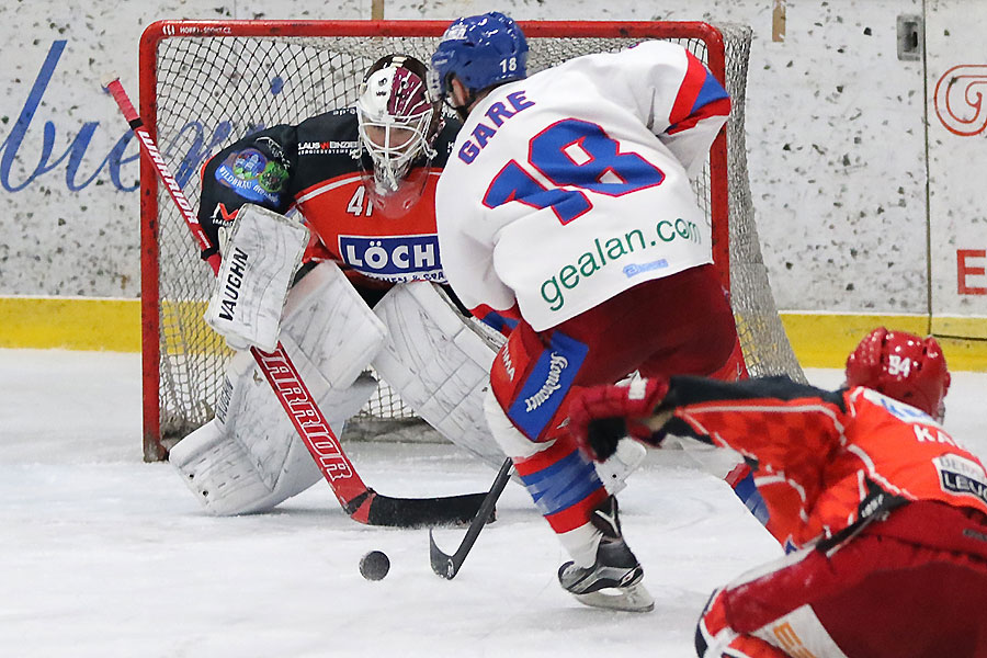 Torchance fr Landon Gare von den Selber Wlfen beim Gastspiel in Grafing.