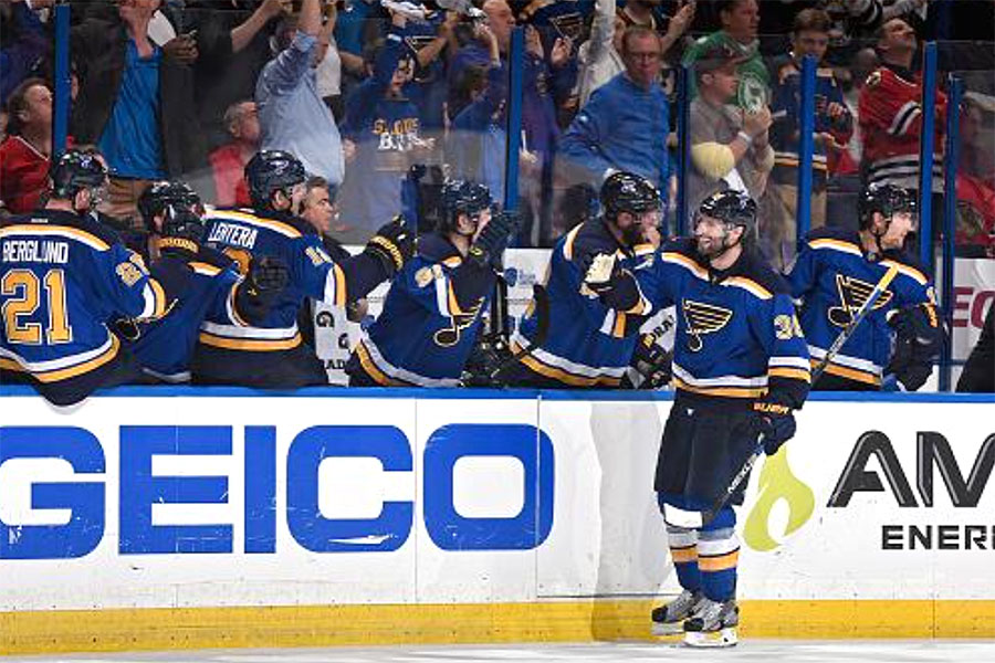Die St. Louis Blues feiern den Einzug in die nächste Runde. Die St. Louis Blues feiern den Einzug in die nächste Runde.