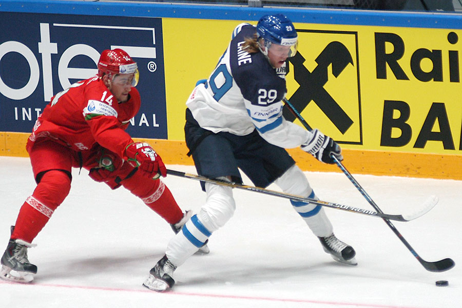 Finnlands Doppeltorschtze Laine gegen Weirusslands Lisovets.