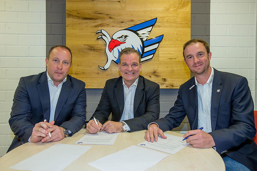 Adler-Manager Teal Fowler, Adler-Cheftrainer Sean Simpson und Adler-Geschftsfhrer Daniel Hopp.