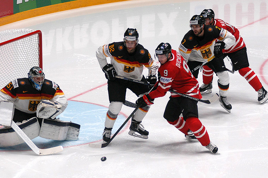 Kanadas Matt Duchene vor dem deutschen Tor.