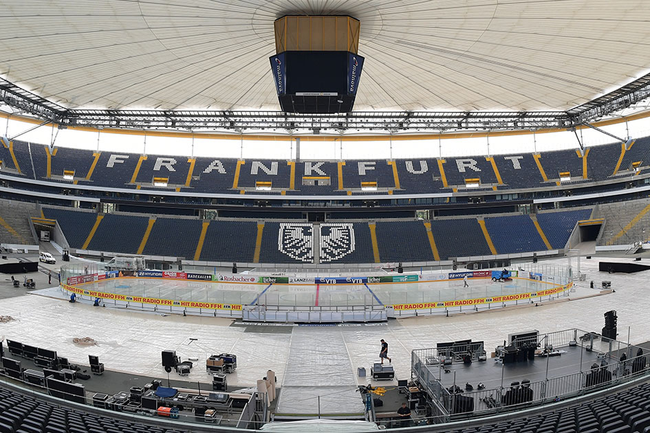 Die Commerzbank-Arena. Die Commerzbank-Arena.