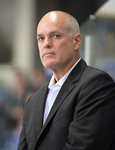 Tigers-Coach Bill Stewart.