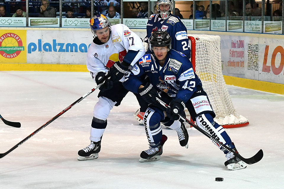 Iserlohns Boris Blank gegen Mnchens Brooks Macek.