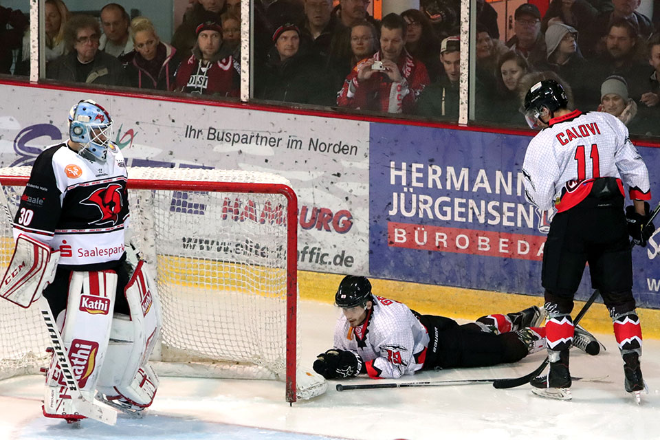 Nach dieser Szene musste das Spiel am Sonntag abgebrochen werden.