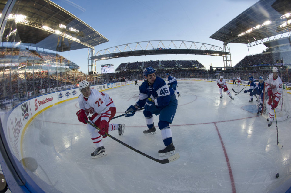 Über 40.000 Zuschauer verfolgten das Centennial Classic in Toronto. Über 40.000 Zuschauer verfolgten das Centennial Classic in Toronto.