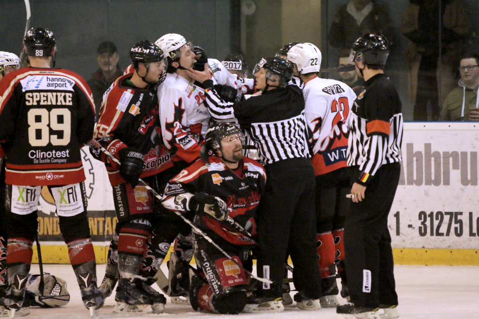 Handfeste Auseinandersetzung beim Spiel in Langenhagen zwischen den Scorpions und den Preussen.