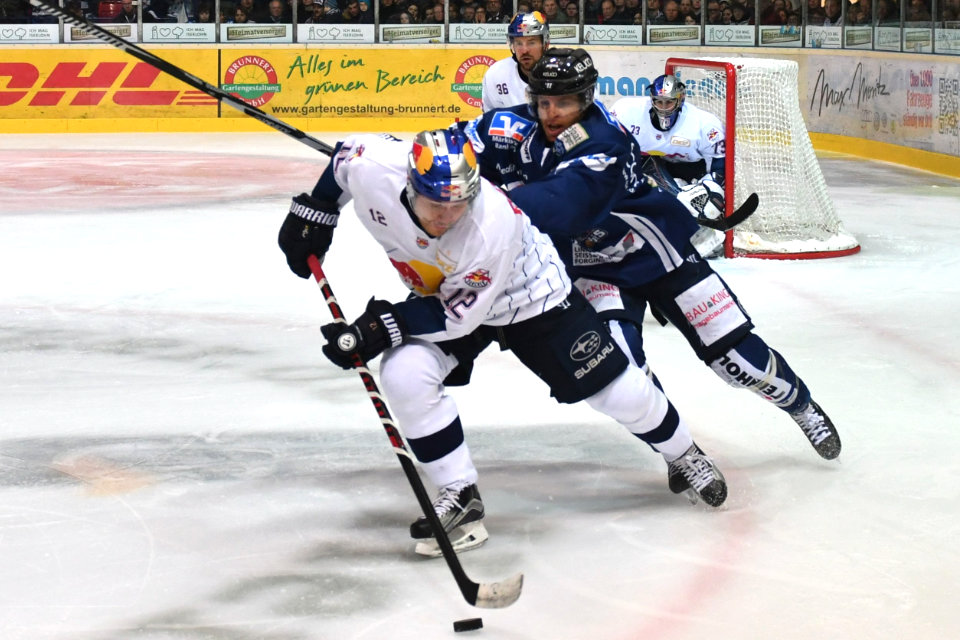 Spielszene Iserlohn gegen München. Spielszene Iserlohn gegen München.