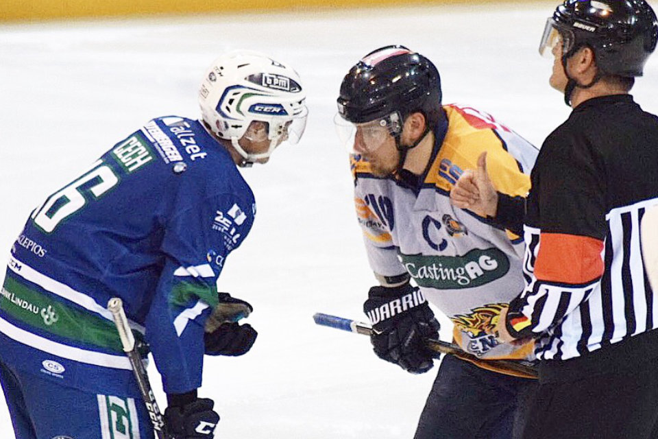 Auftakt in der Finalserie zwischen Waldkraiburg und Lindau. Auftakt in der Finalserie zwischen Waldkraiburg und Lindau.