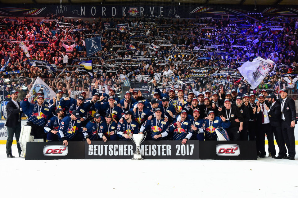 Alter und neuer Titeltrger in der DEL: Der EHC Red Bull Mnchen.