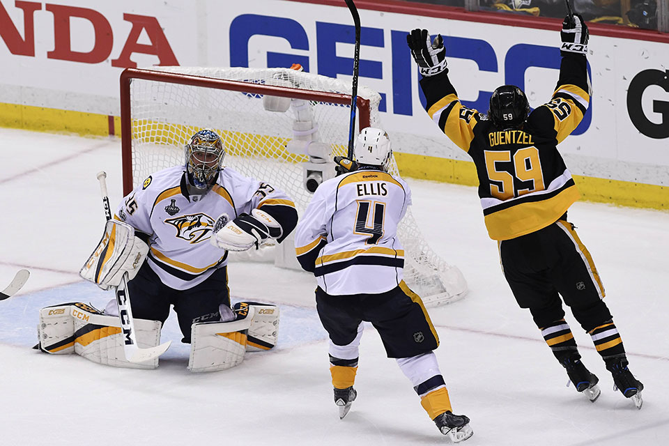 Jake Guentzel mit dem Game-Winning-Goal. Jake Guentzel mit dem Game-Winning-Goal.