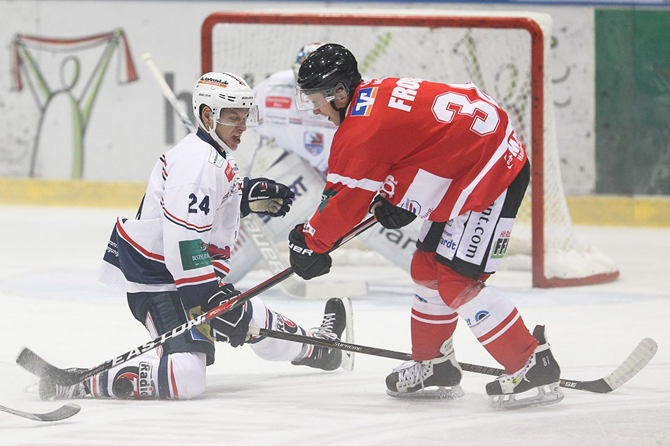 Bad Nauheims Dusan Frosch gegen Heilbronns Corey Mapes.