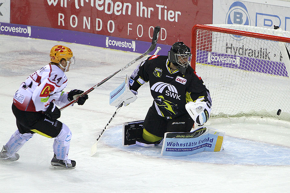 Ross Mauerman trifft zum 2:0 fr Bremerhaven.