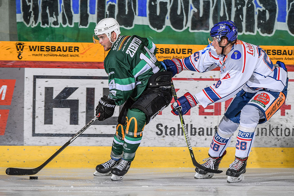 Bietigheims Benjamin Zientek gegen Ravensburgs Maximilian Kolb. Bietigheims Benjamin Zientek gegen Ravensburgs Maximilian Kolb.