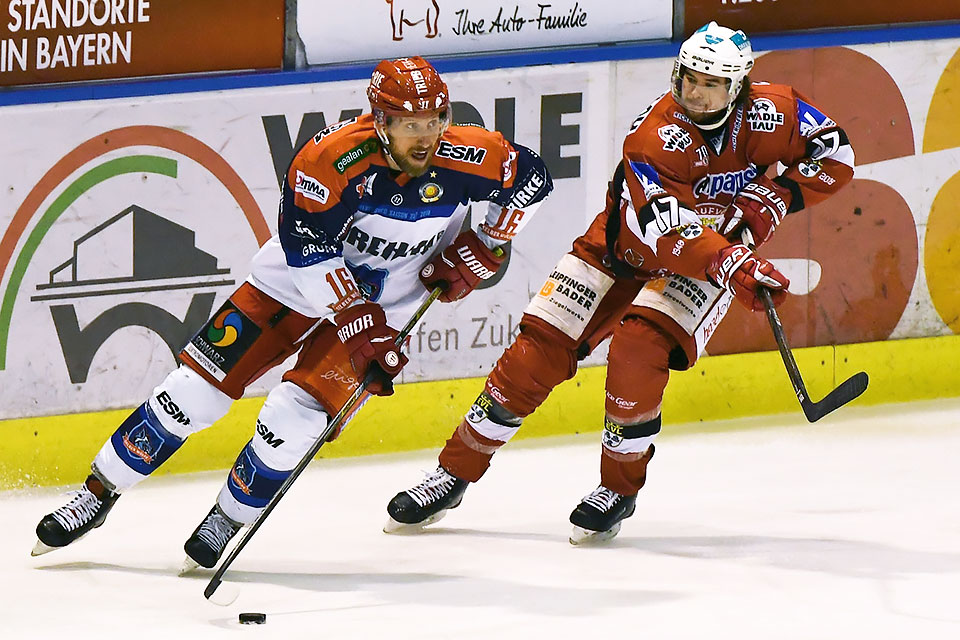 Selbs Ian McDonald vor Landshuts Devon Krogh. Selbs Ian McDonald vor Landshuts Devon Krogh.