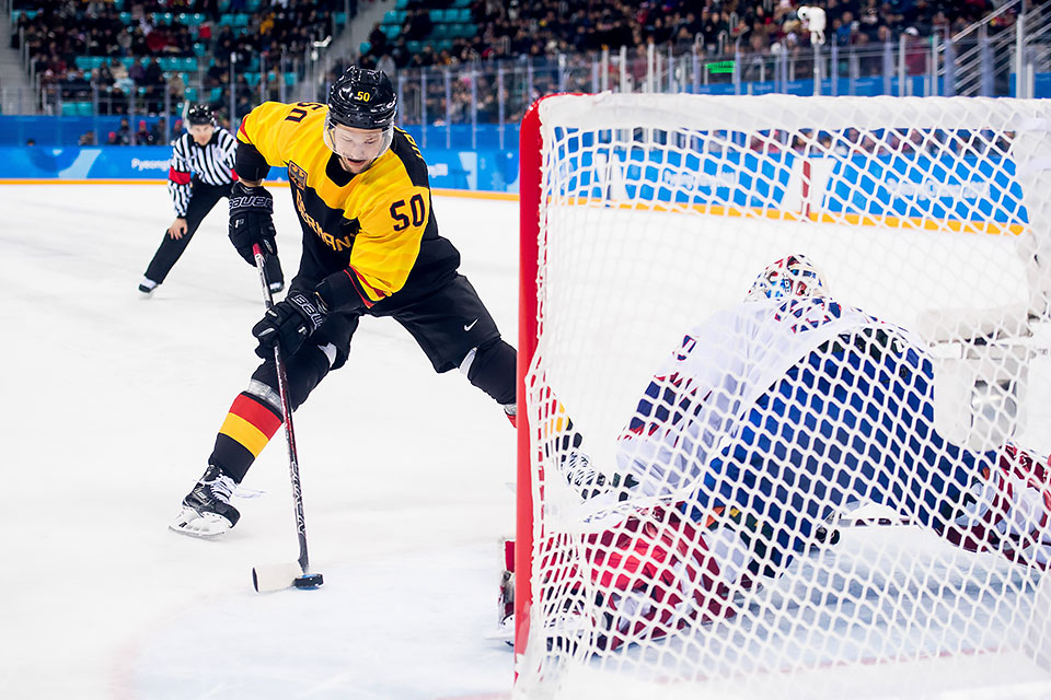 Patrick Hager verwandelt seinen Penalty gegen Norwegen.