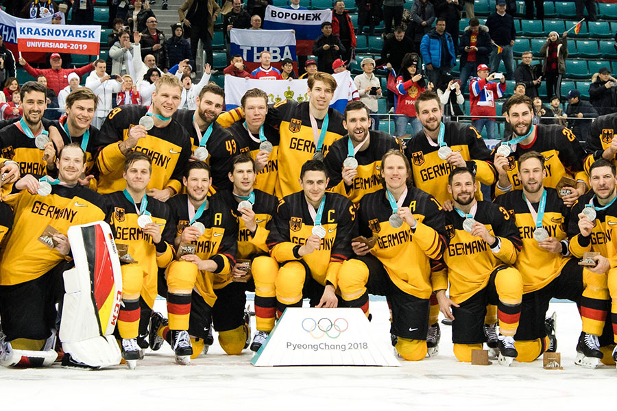 Die deutsche Mannschaft mit der Silbermedaille.