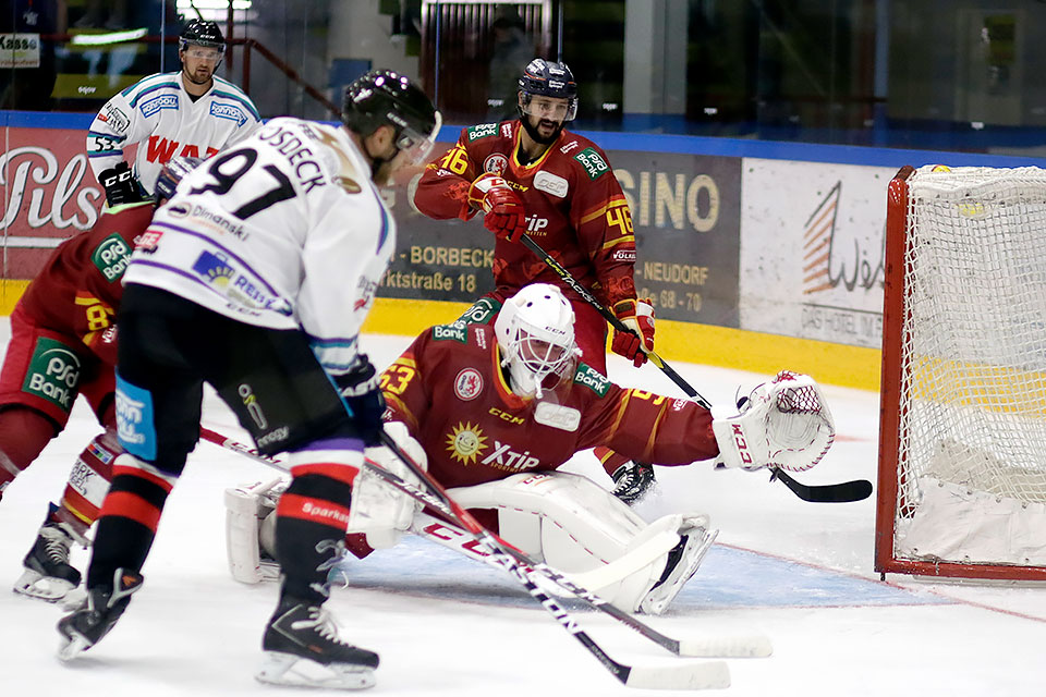 Torchance f�r Essens Neuzugang Carsten Gosdeck.