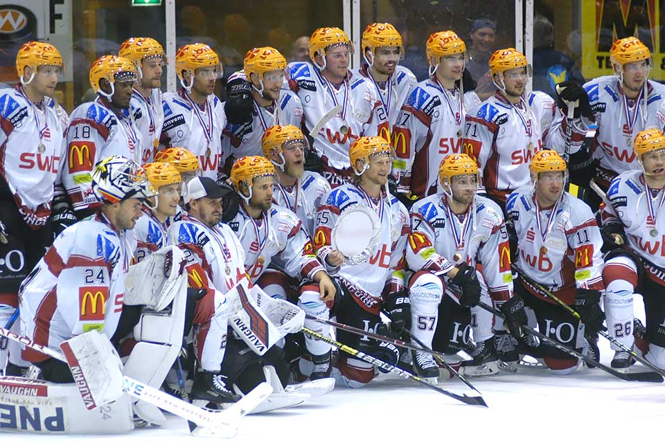 Znalezione obrazy dla zapytania thialf eishockey cups