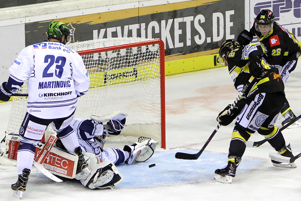 Torchance f�r Krefeld gegen Iserlohn.