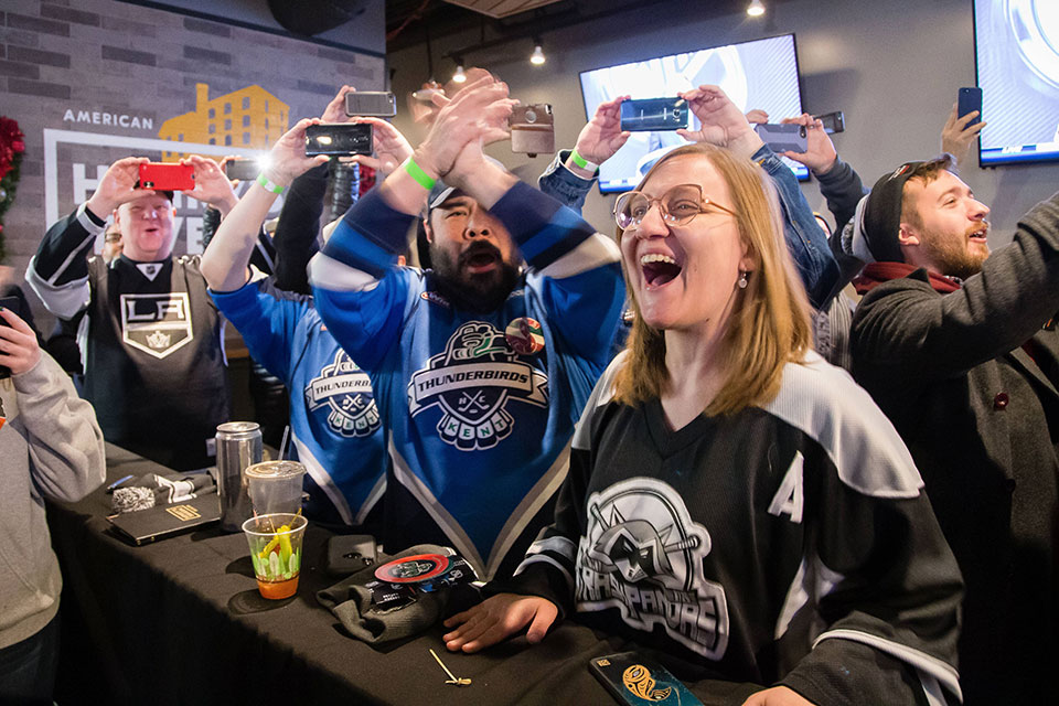 Jubel bei den Fans in Seattle ber die Entscheidung der NHL.