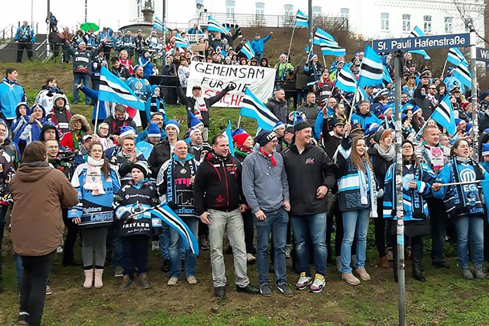 Gemeinsame Fan-Demo der Leipziger und Hamburger Fans.