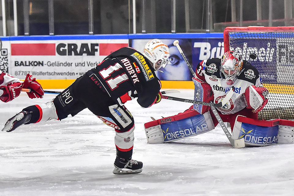 Memmingen gewann mit 5:2 gegen Landshut. Memmingen gewann mit 5:2 gegen Landshut.