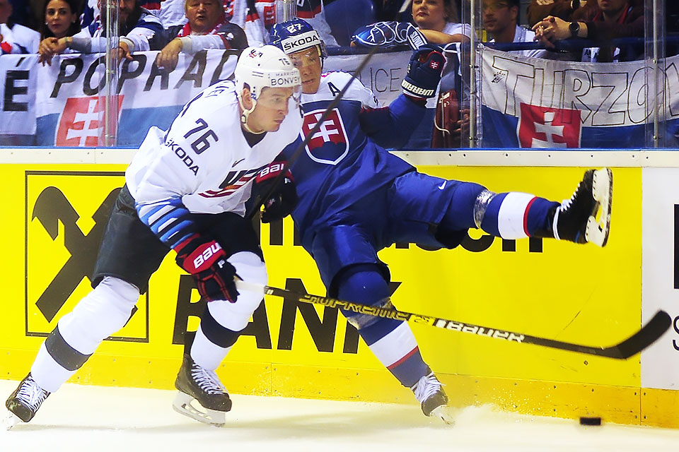 Brady Skjei (USA) gegen Ladislav Nagy (Slowakei). Brady Skjei (USA) gegen Ladislav Nagy (Slowakei).
