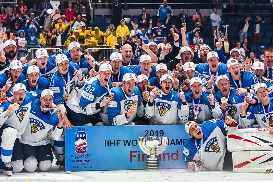 Finnland mit dem WM-Pokal.