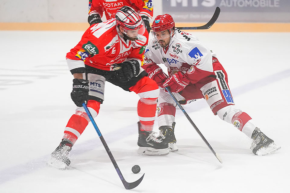 Landshuts Marco Sedlar gegen Bad Nauheims Daniel Ketter. Landshuts Marco Sedlar gegen Bad Nauheims Daniel Ketter.